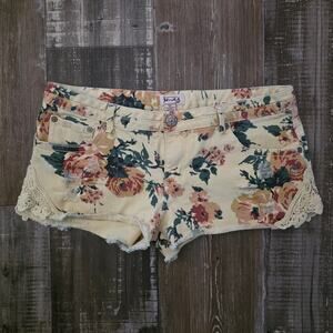 Mudd Distressed Denim Floral Crochet Raw Hem Shortie Shorts Sz 17